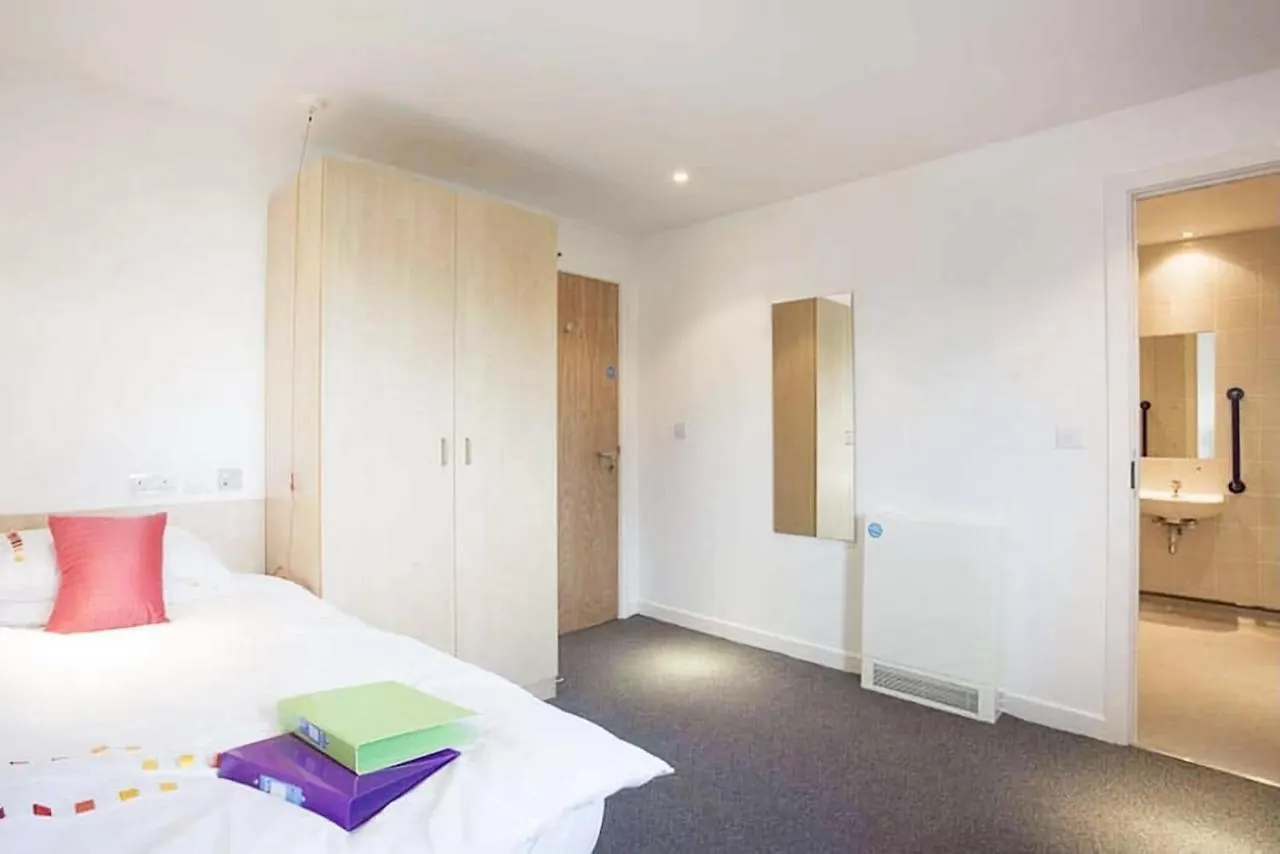 Edinburgh College Residence 0*,