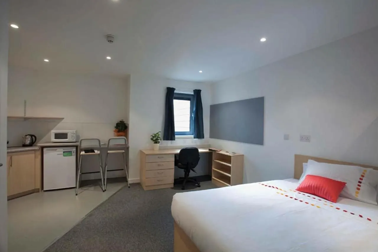 Edinburgh College Residence بيت شباب